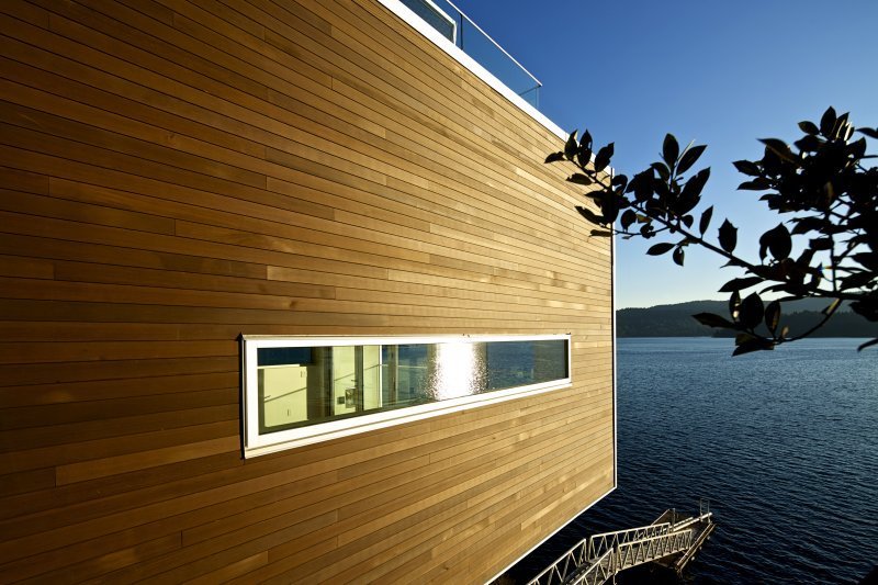 maison en bois de cedre avec vue sur le lac 